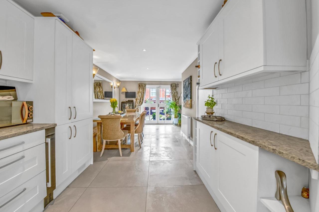 Stylish 3 Bedroom Townhouse For 5 Guests, Set In The Medieval Grid With Off Street Parking Bury St. Edmunds Bagian luar foto