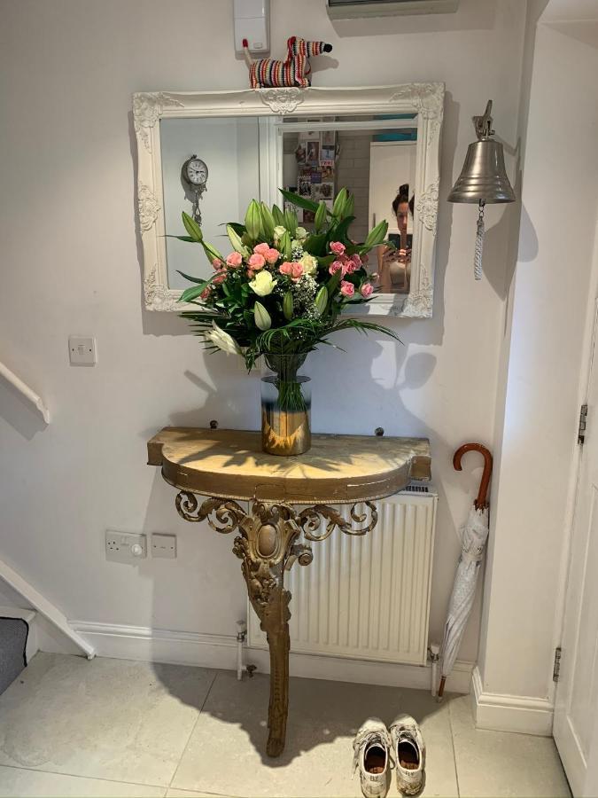 Stylish 3 Bedroom Townhouse For 5 Guests, Set In The Medieval Grid With Off Street Parking Bury St. Edmunds Bagian luar foto