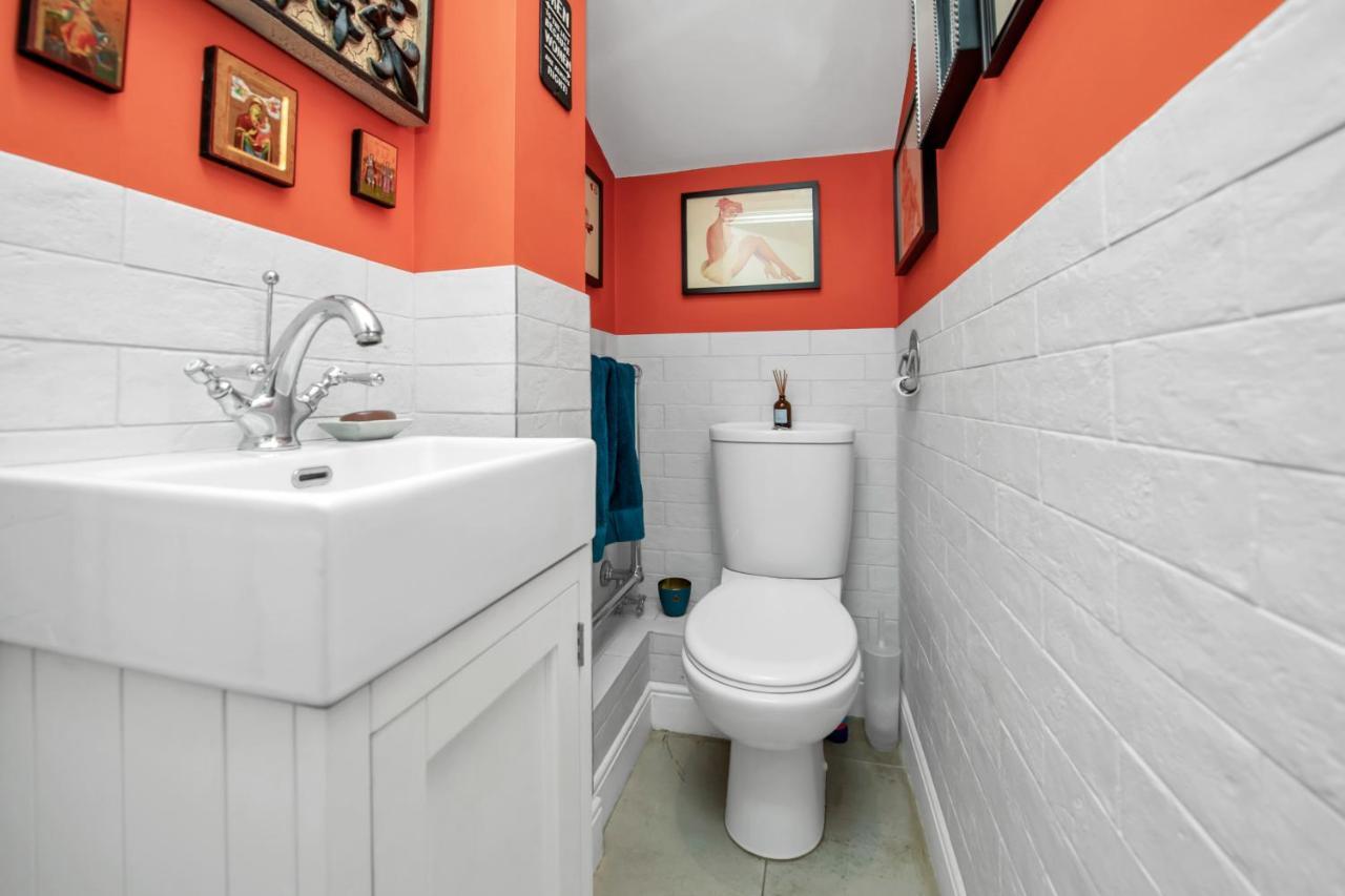 Stylish 3 Bedroom Townhouse For 5 Guests, Set In The Medieval Grid With Off Street Parking Bury St. Edmunds Bagian luar foto