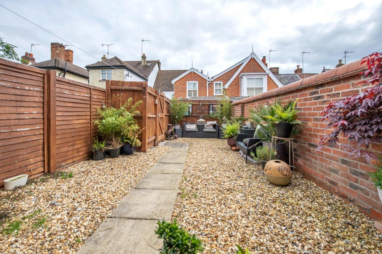 Stylish 3 Bedroom Townhouse For 5 Guests, Set In The Medieval Grid With Off Street Parking Bury St. Edmunds Bagian luar foto