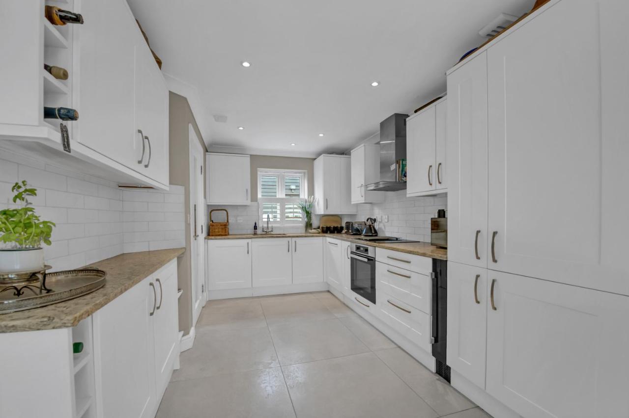 Stylish 3 Bedroom Townhouse For 5 Guests, Set In The Medieval Grid With Off Street Parking Bury St. Edmunds Bagian luar foto