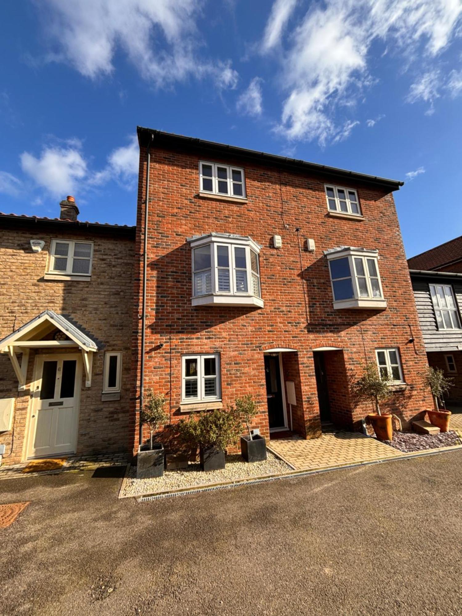 Stylish 3 Bedroom Townhouse For 5 Guests, Set In The Medieval Grid With Off Street Parking Bury St. Edmunds Bagian luar foto